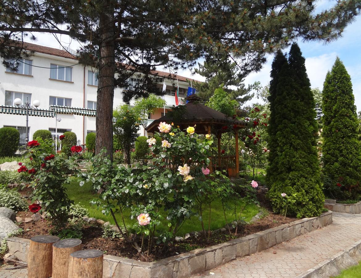 Paradise Hotel Madzharovo ภายนอก รูปภาพ