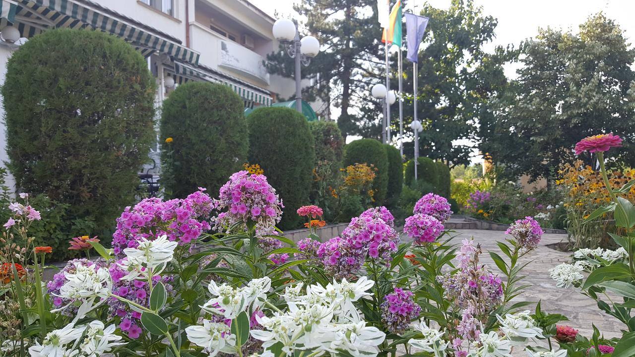 Paradise Hotel Madzharovo ภายนอก รูปภาพ